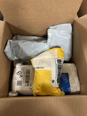 10 Small/Medium Mix of Real Mail/Returned Packages - Image 4