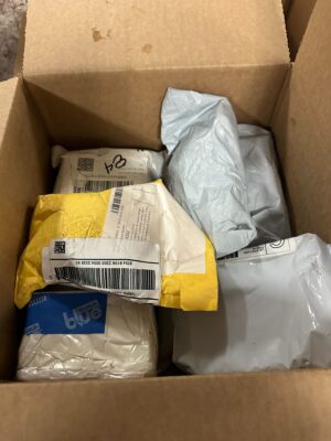 10 Small/Medium Mix of Real Mail/Returned Packages - Image 5